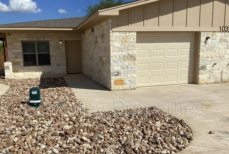 Building Photo - 1032 Hibiscus Dr