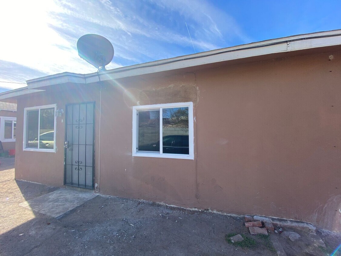 400 W Fredricks St Unit B, Barstow, CA 92311 Room for Rent in