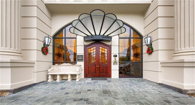 Foto del edificio - 1005 S Shepherd Dr