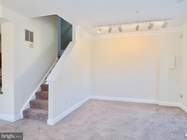 Foto del edificio - 8626 Sycamore Glen Ln