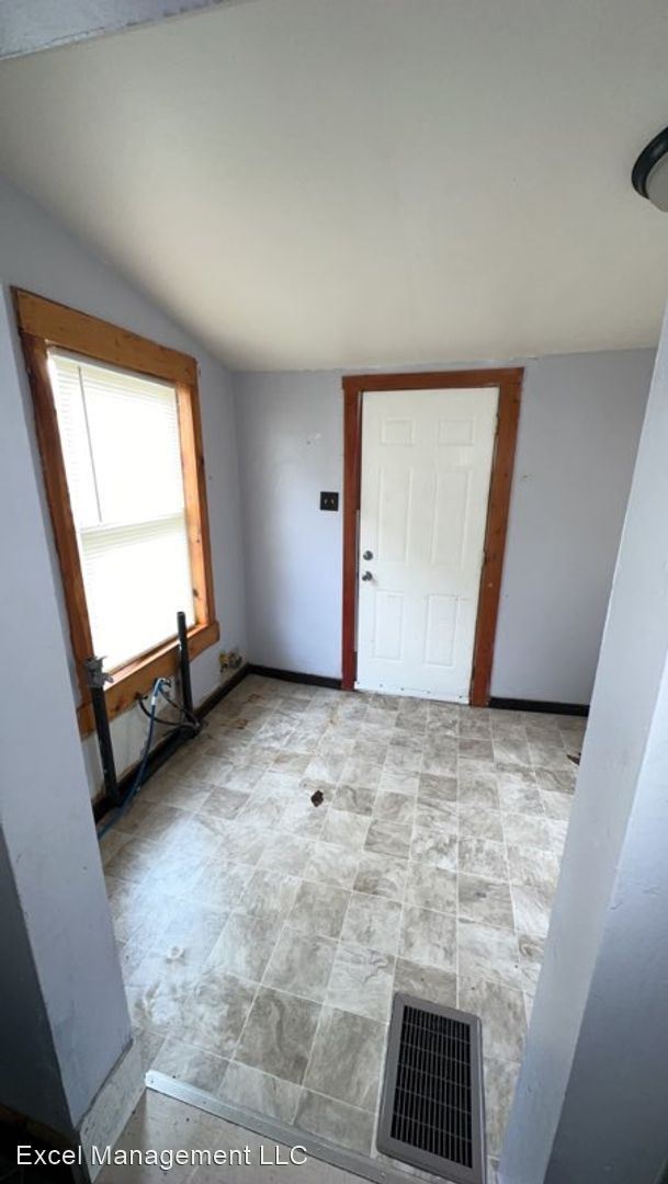 Building Photo - 2 br, 1 bath House - 1210 Cedar St