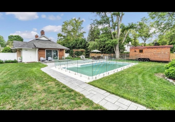 Foto principal - 143 Hallock St