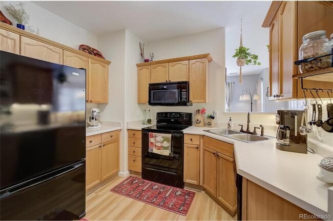 Building Photo - Spacious 3-Bedroom, 2-Bathroom Condo for R...