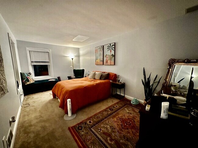 Master Bedroom - 2228 Cambridge St
