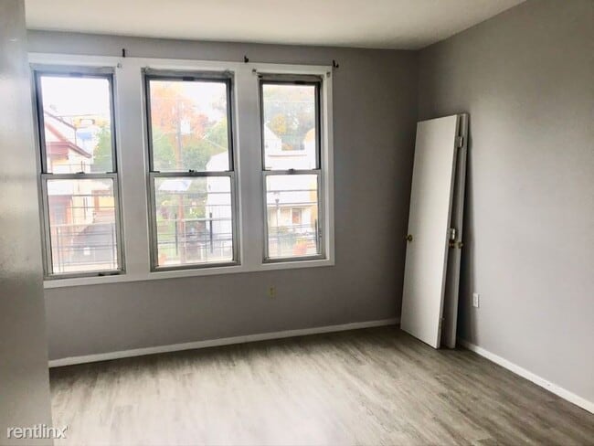 Building Photo - 3 br, 1 bath Townhome - 801 Mt. Prospect Ave.