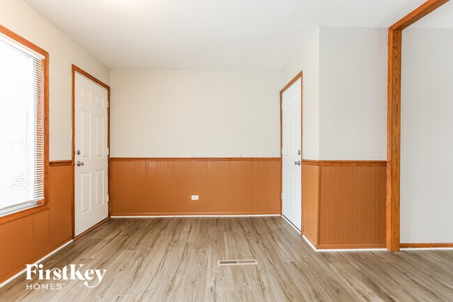 Building Photo - 814 Spruce Dr