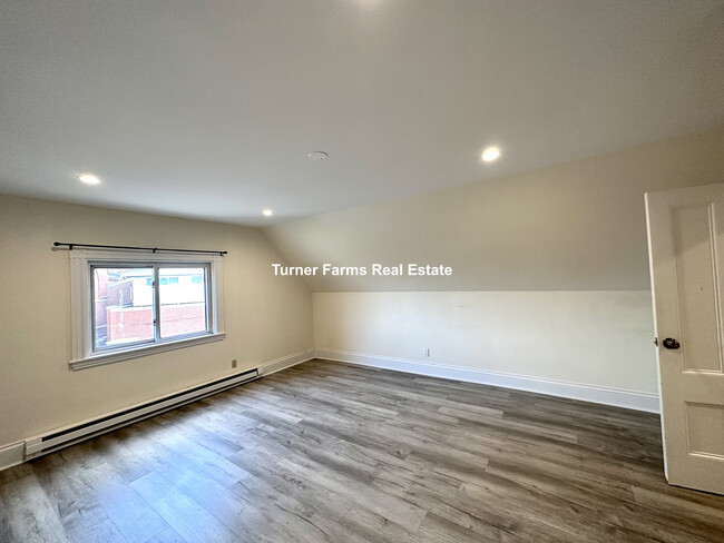 Foto del edificio - 72 Roseclair St