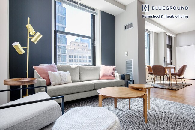 Foto del edificio - 63 E Lake St