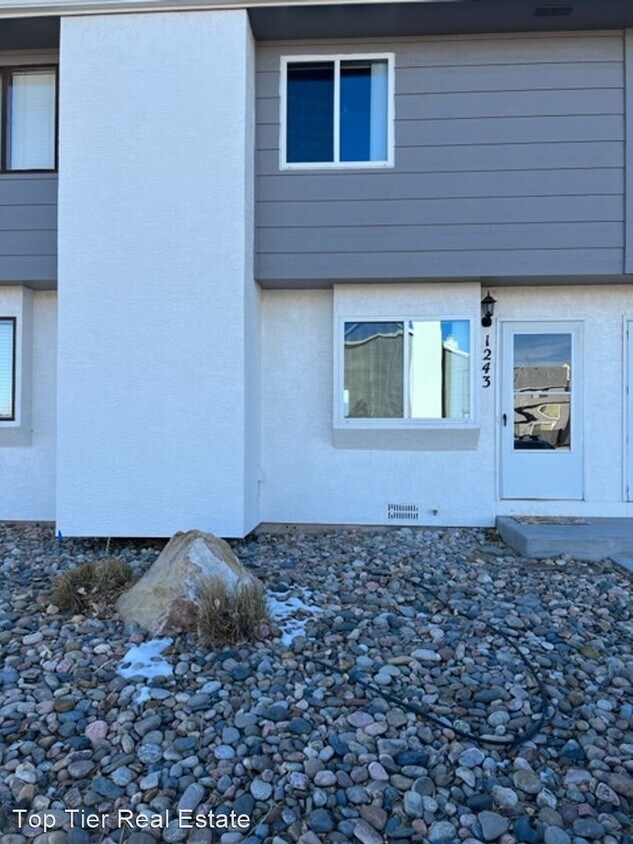 2 br, 1.5 bath House 1243 Soaring Eagle House Rental in