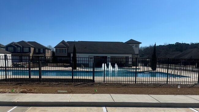 Building Photo - 8223 NW Stone Mill Dr