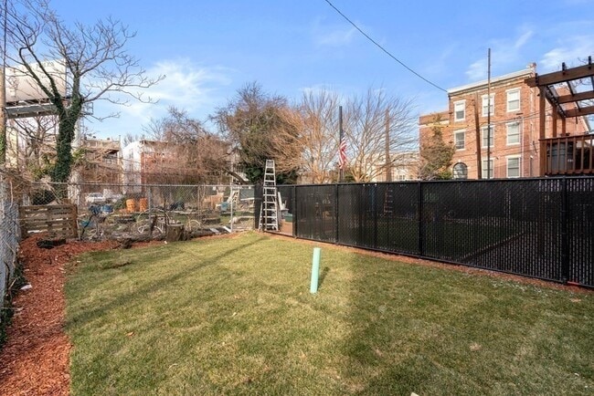 Building Photo - 134 Chelsea St