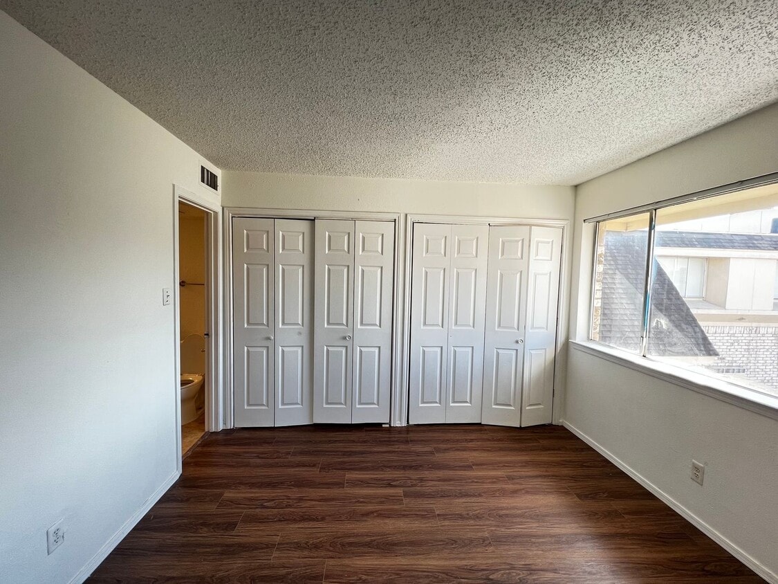 Foto principal - Location! Location! Location! Lovely 2-Sto...