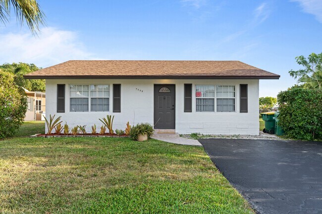 Building Photo - 9500 NW 74th Ct