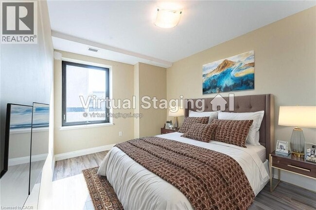 Building Photo - 118 King St E