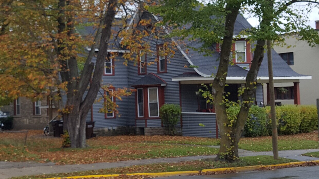Primary Photo - 90 Maple St
