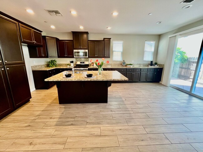 Building Photo - Like New 4 Bedroom Home for Rent in Rocklin