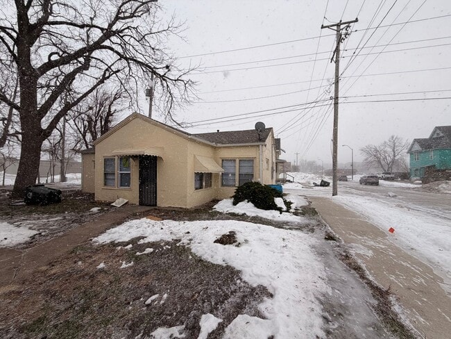 Building Photo - N 14th St Triplex