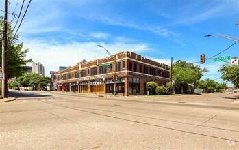 Building Photo - 1108 S Akard St