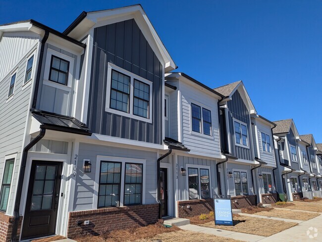 Building Photo - Radial at Mora Point