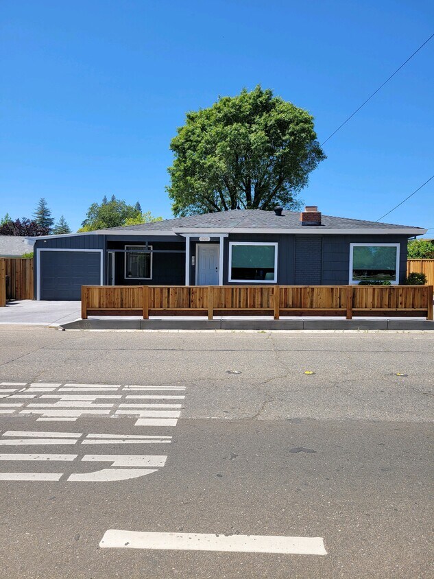 Primary Photo - 320 Keehner Ave