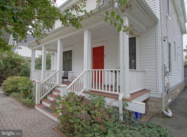 Building Photo - 9 Academy St