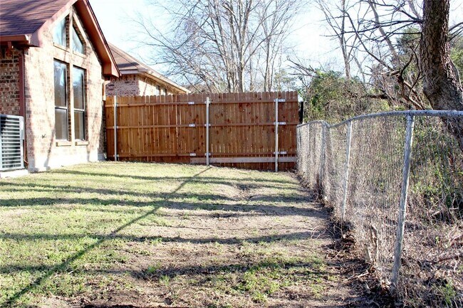 Foto del edificio - 113 Streamside Dr