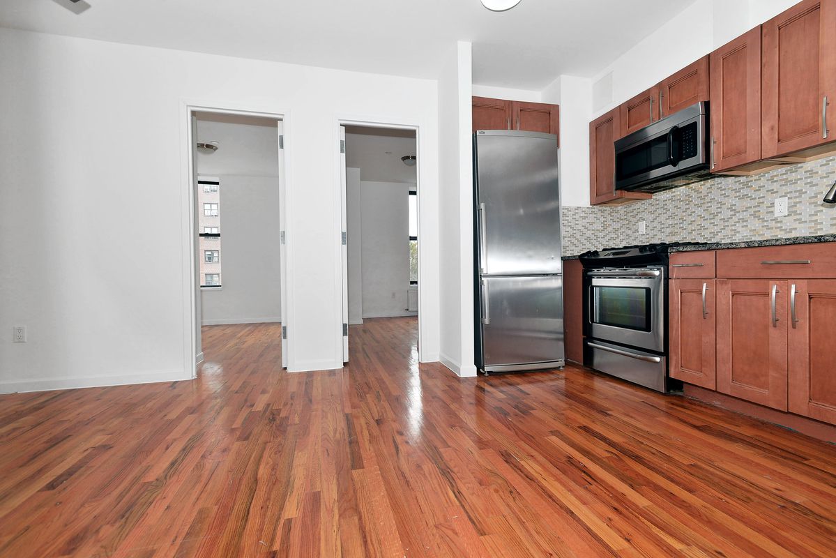 Primary Photo - 50 Pitt St