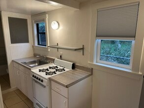 Building Photo - 848 3rd St