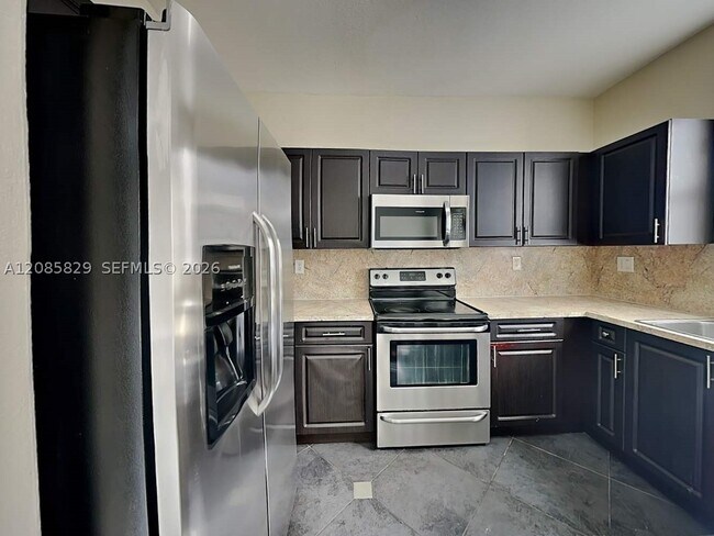 Building Photo - 15050 SW 9th Way