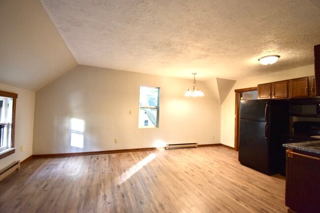 Building Photo - 616 Perrin Ave