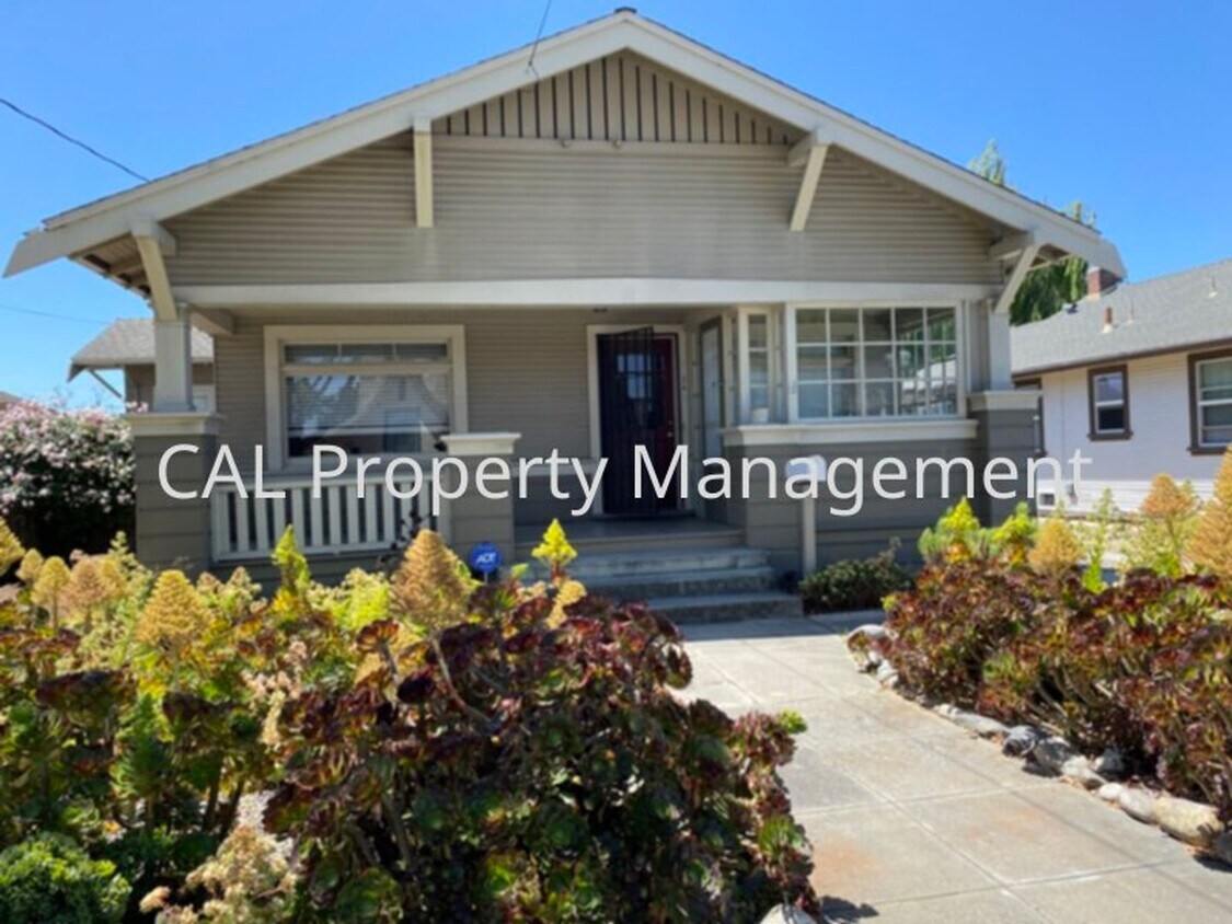 Foto principal - 2 Bedroom Home for Rent in South Salinas