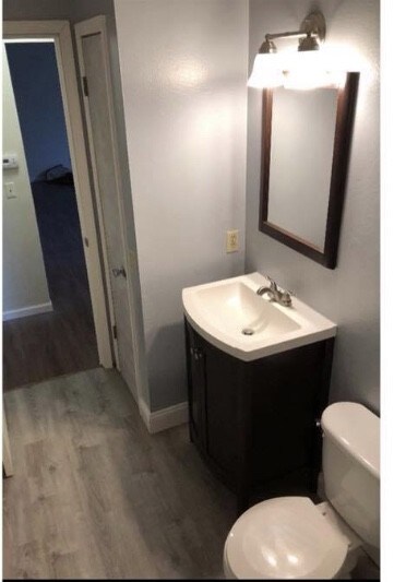 Foto del edificio - 1705 Blossom Ln