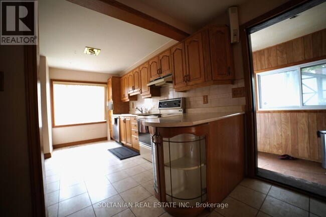 Photo du bâtiment - 232 Finch Ave W