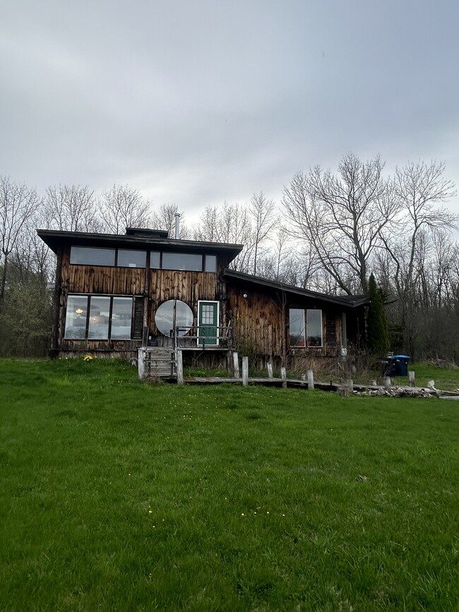 Foto del edificio - 39 Phelps Ln