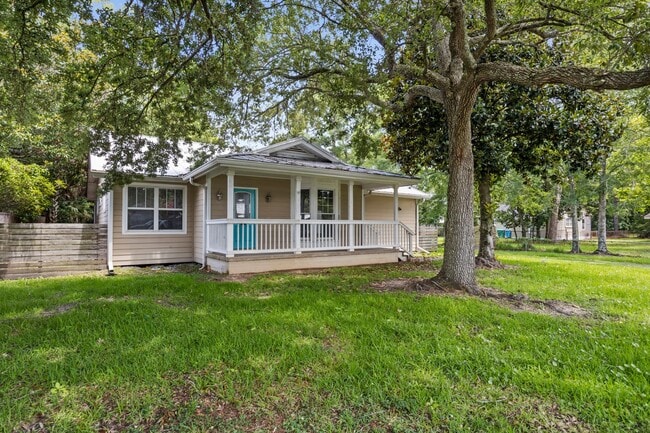 Building Photo - Charming Coastal Living in Downtown Ocean ...