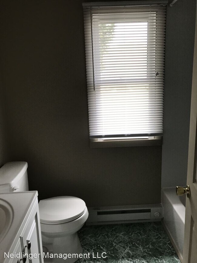 Building Photo - 1 br, 1 bath House - 4 Walnut Lane