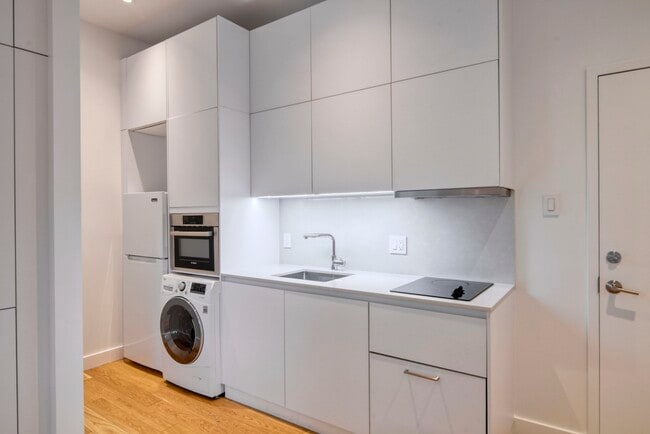 Building Photo - 3455 Rue Aylmer