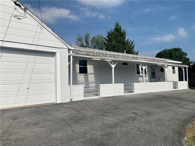 Foto del edificio - 6008 Sullivan Trail