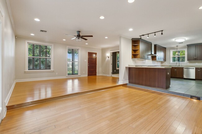 Building Photo - New Price! Vista Park Gated Beauty! Must See!