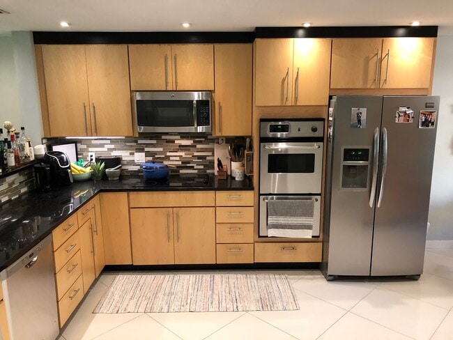 Gourmet Kitchen - 790 Saint Albans Dr