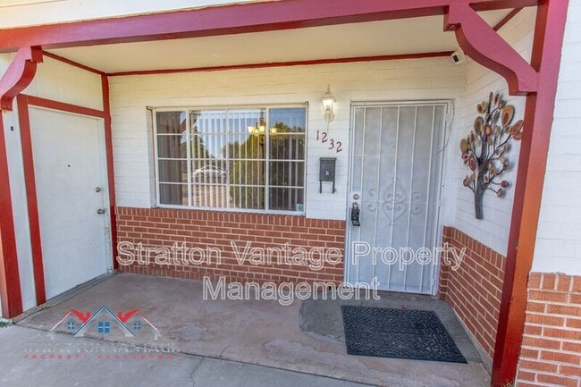 Foto del edificio - 1232 E Clarendon Ave