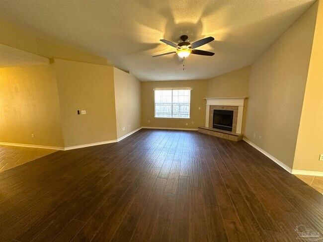 Foto del edificio - 7909 Cayenne Way