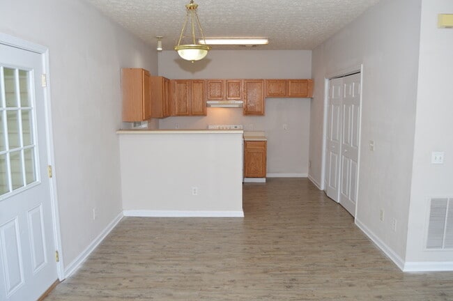 Building Photo - Available Now! Move in Ready!