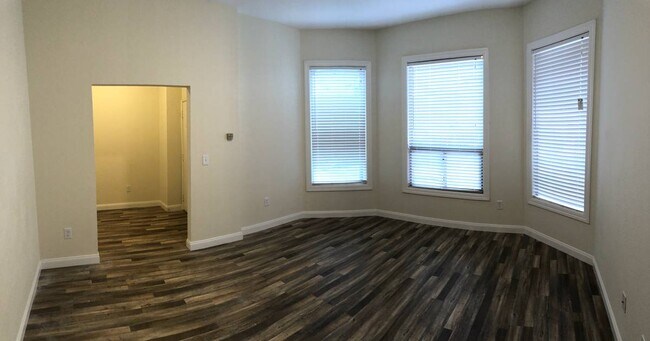 Living area with bay windows overlooking 23rd St. - 605 23rd St