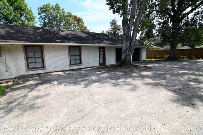 Building Photo - 5 br, 4.5 bath House - 2421 Guilford Drive