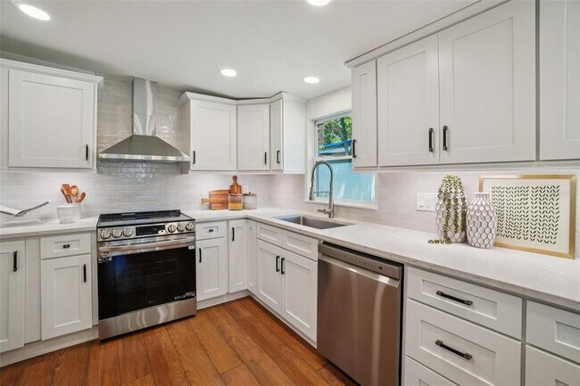 Building Photo - 3123 W La Salle St