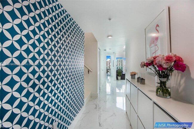 Building Photo - 2 br, 2 bath Condo - 41 SE 5th St Apt 2109
