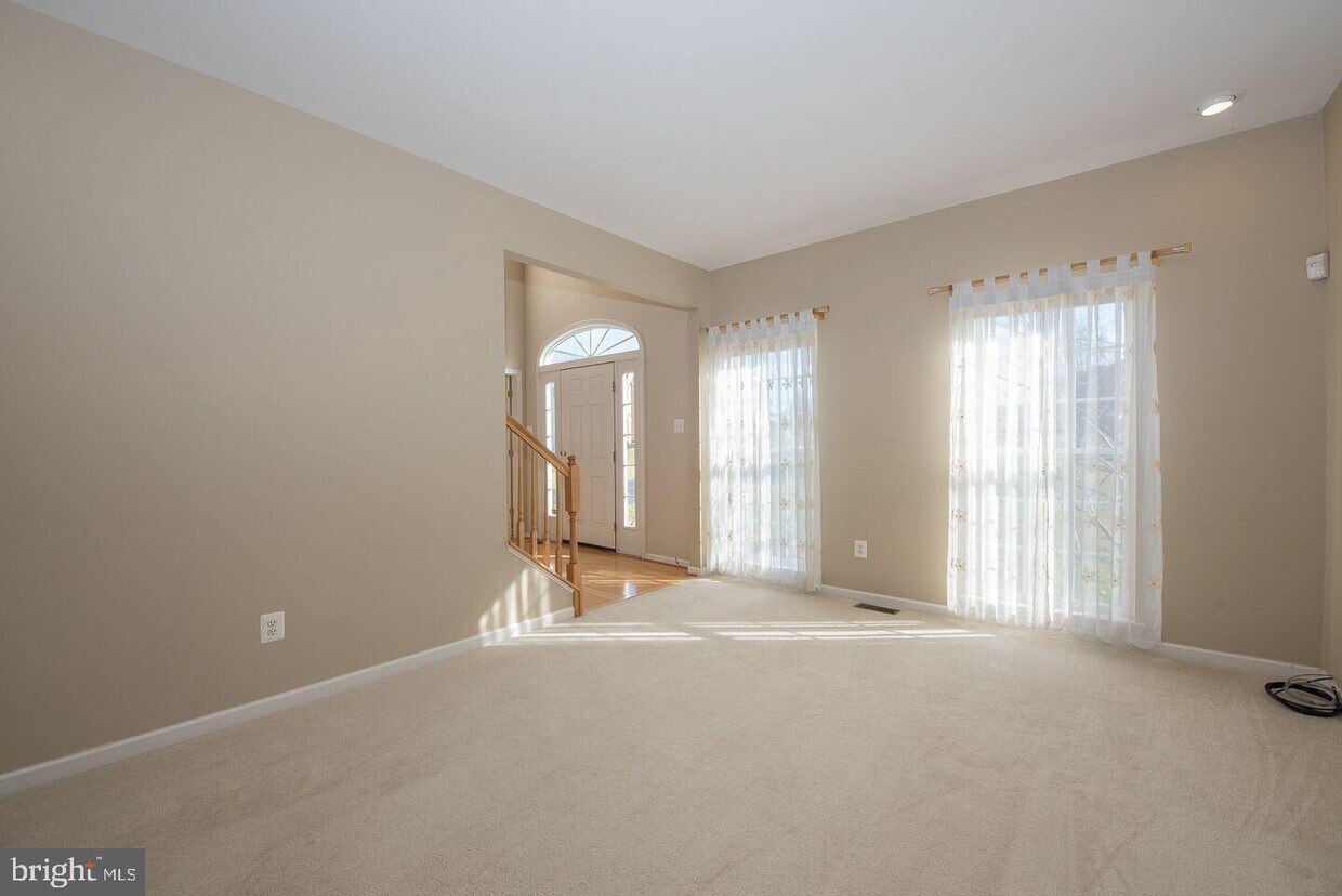 Primary Photo - 4417 Meadowridge Cir
