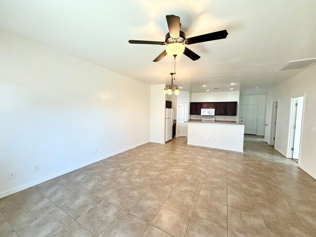 Foto del edificio - 8195 E Ashley Dr