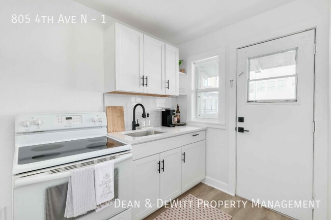 Building Photo - 805 4th Ave N
